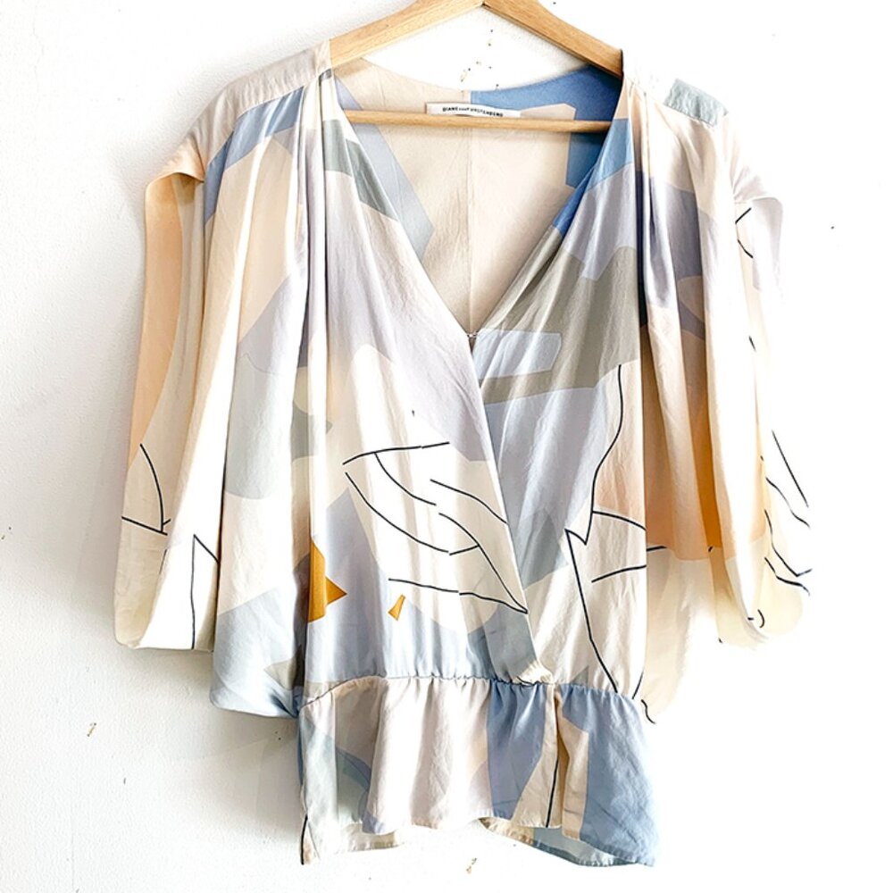 Diane Von Furstenberg Juliette 100% Silk Kimono Top 💛✨🦋